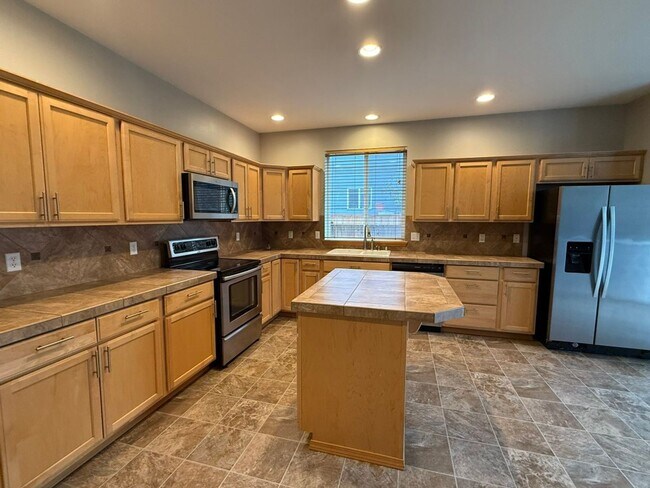 Photo - 5Bd/2.5Ba Maple Valley House