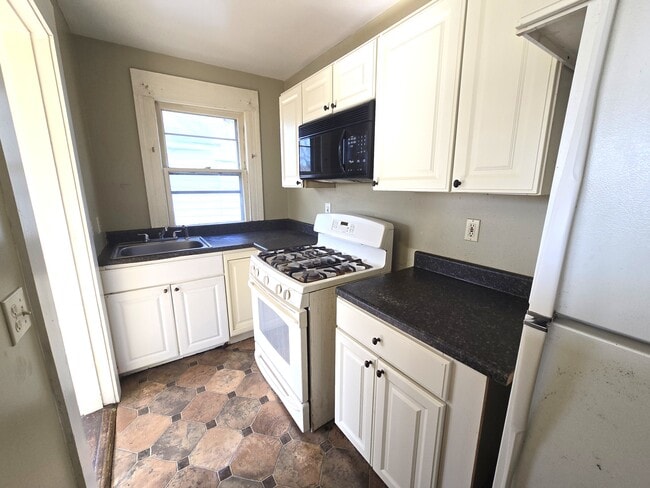 Photo - 333 Grand Ave Unidad 2