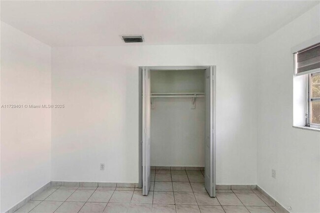 Photo - 2 bedroom in Hilaeah FL 33010