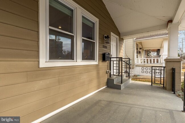 Building Photo - 2228 Kearny St NE