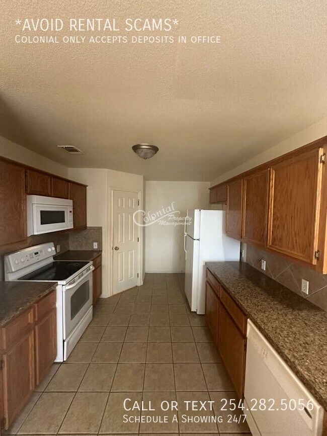 Photo - 3204 Baldwin Loop Unit B