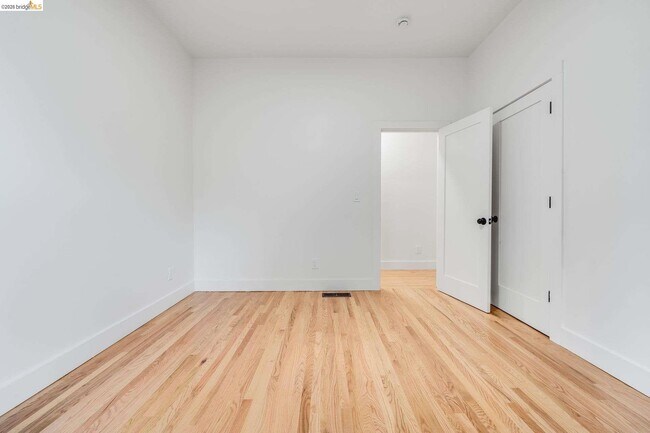 Photo - 1240 E 12th St