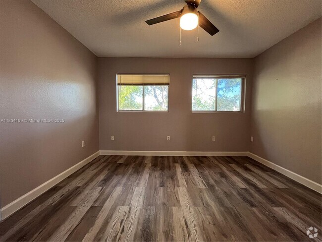 Building Photo - 843 Crystal Lake Dr Rental