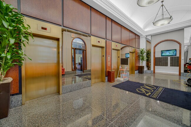 200 N Dearborn St