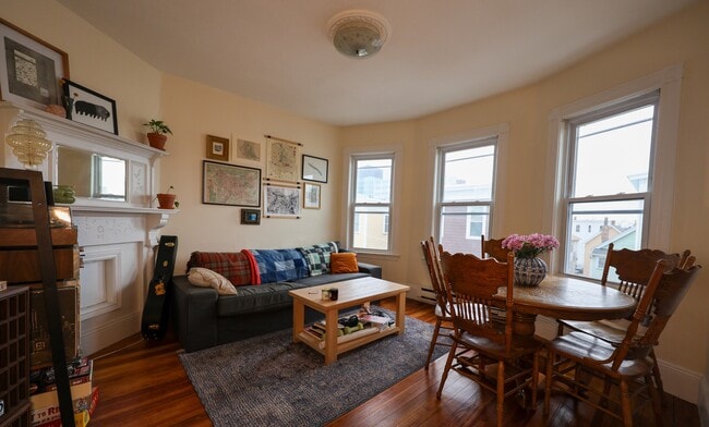 Building Photo - 38 Jefferson St Unit R3