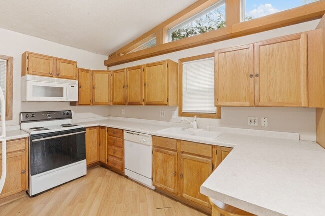 Photo - Modern 2-Bedroom Apartment in Hale with Fi...