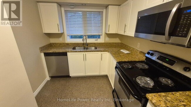 Photo - 225 Riddell St