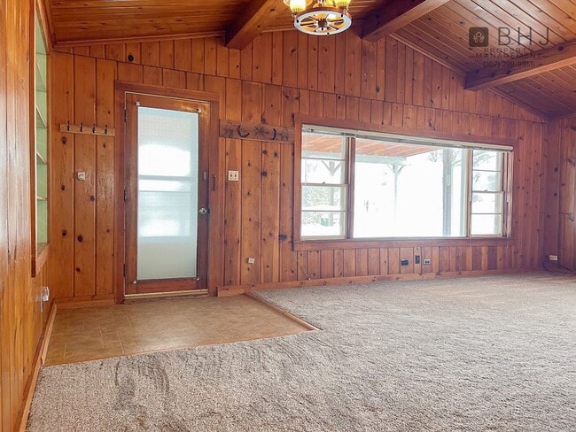 Photo - 6 month lease! 3 bed/ 1 bath Single Family Home on Coffeen!