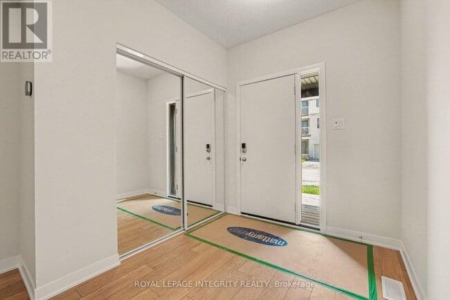 Photo - 825 Demulcent Ln