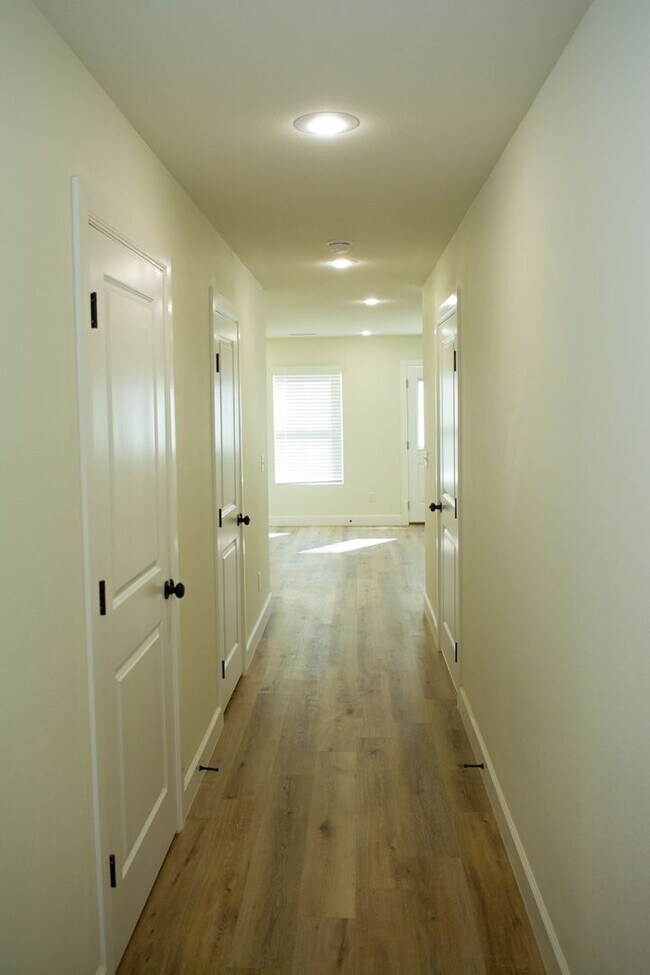 Photo - AVAILABLE NOW ! Townhouse in the heart of West Fork !