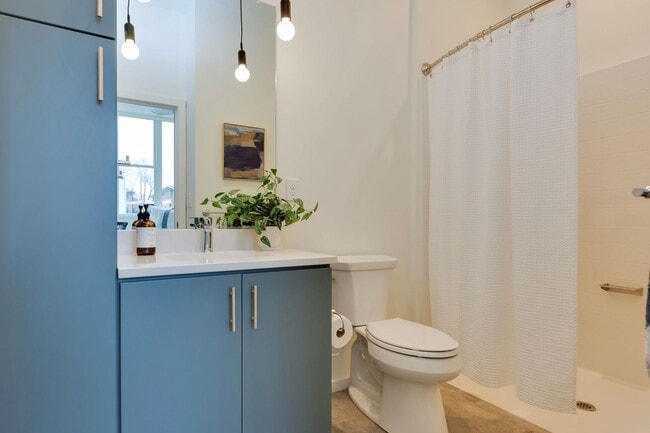 Photo - Private Room with Walk-In Closet – Utilities & WiFi Included