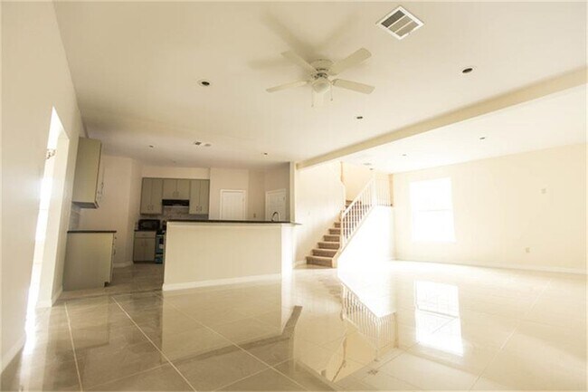 Photo - 446 Rivergrove Dr