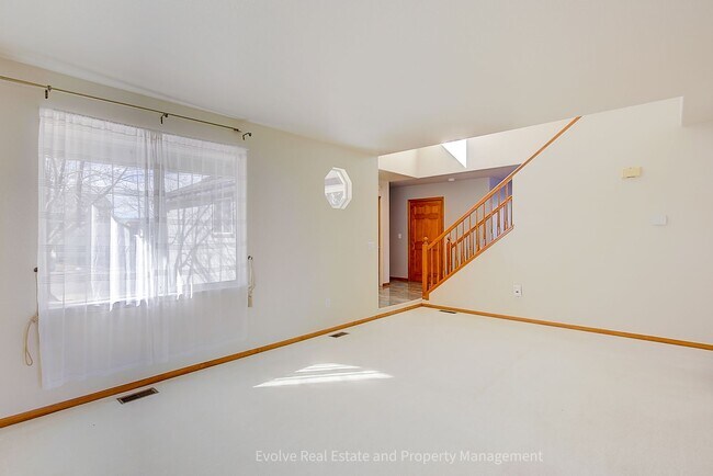 Photo - Evolve Real Estate: Gorgeous Single Family House is Available for Immediate Move-in!