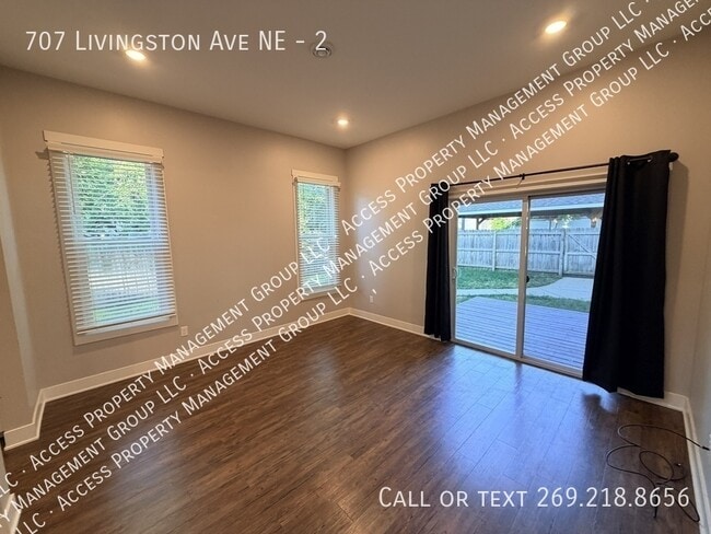 707 Livingston Ave NE