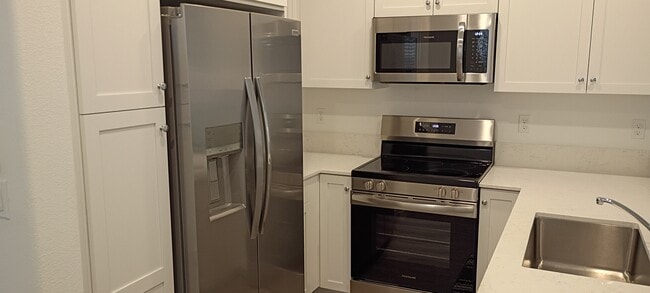 Photo - 821 Lake Park Cir