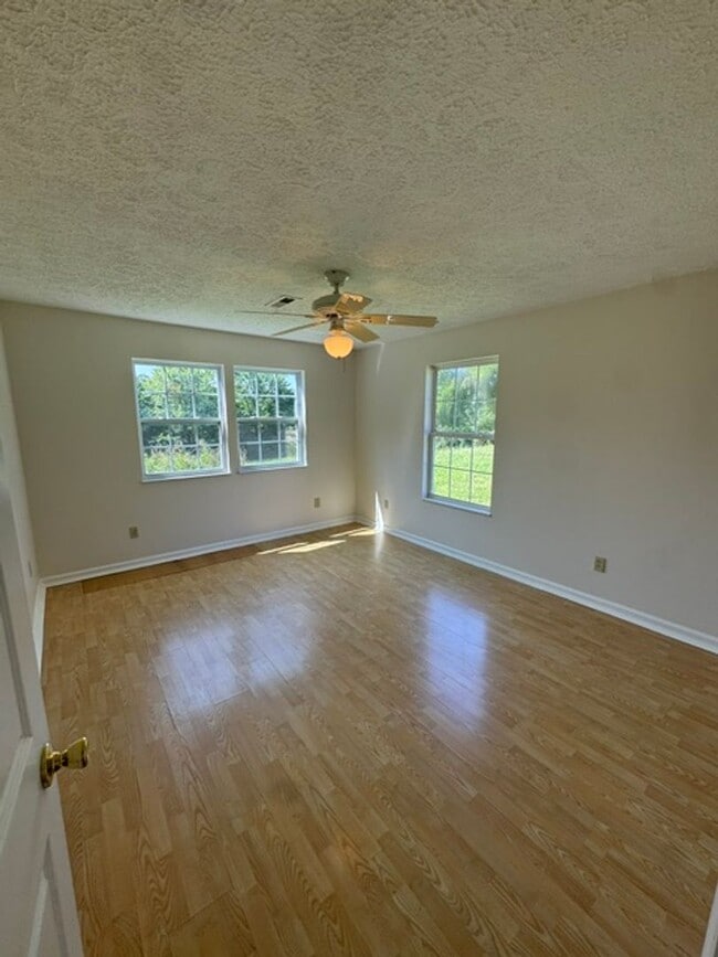 Photo - Greenback 37742 - 3 bedroom, 2 full bath home - Contact Tim Tipton (865) 806-7255