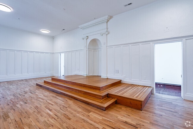 2BR, 1BA - 1,570SF - Living Room - 3614 6th Ave