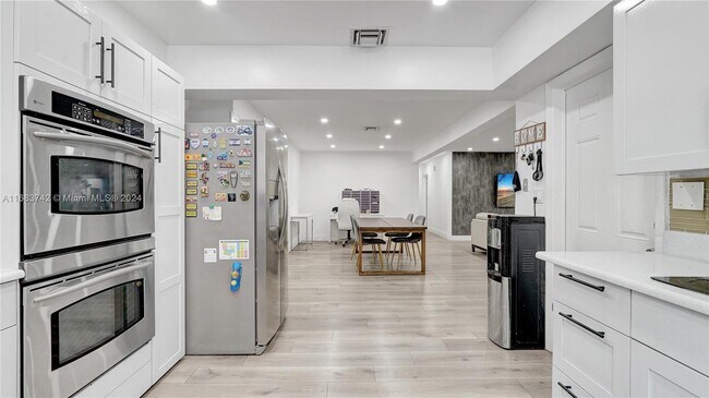 Photo - 5880 SW 15th St