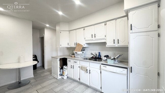 Photo - 981 Hackett St