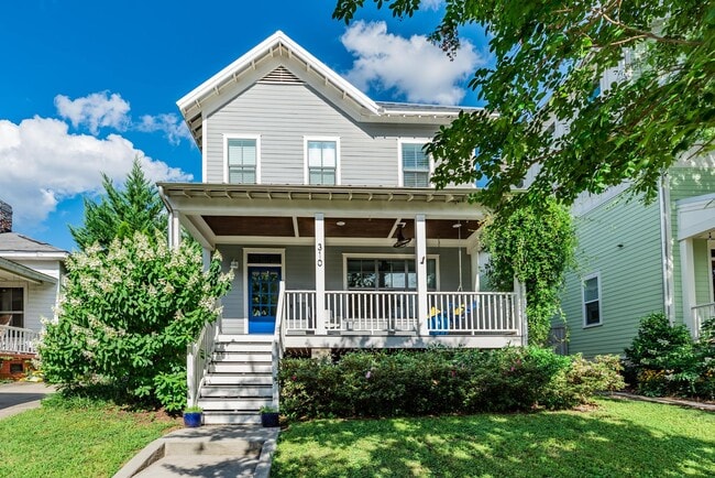 Building Photo - Available 9/22/25! Gorgeous 2-Story Home i...