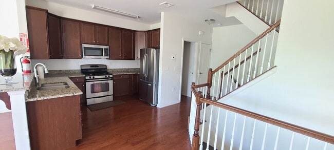 Photo - 408 Waterview Ct