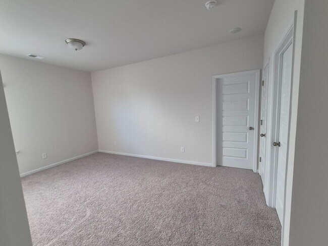 Photo - 618 Blaven St