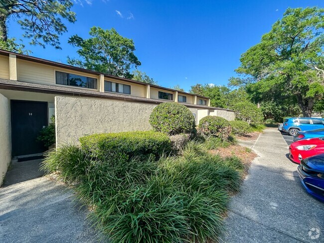 Building Photo - Adorable 2/2 in Grantwood Rental