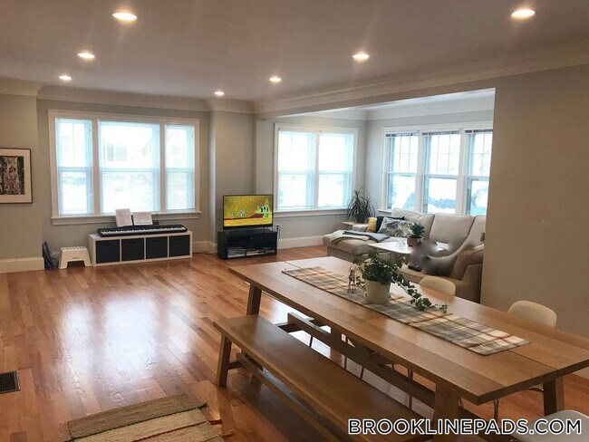 Photo - 281 Walnut St Unit 1