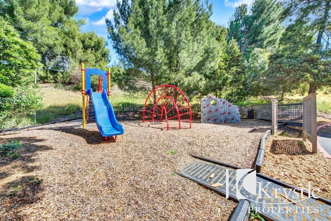 Photo - 900 Cambridge Dr