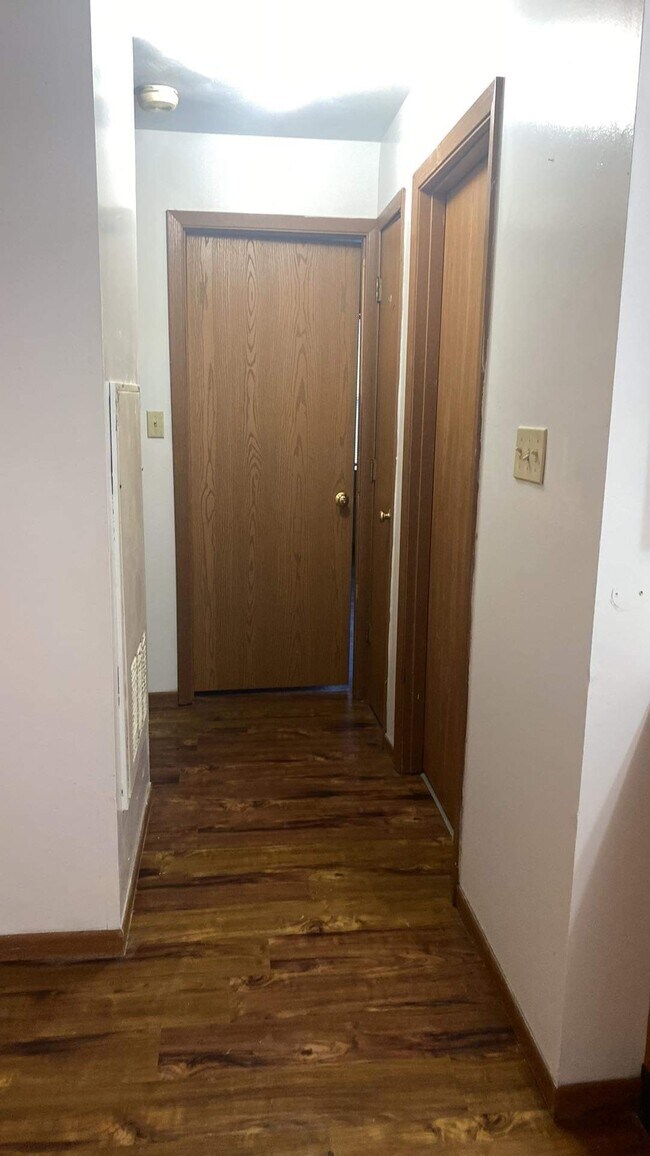 Hallway - 726 Beechurst Ave Unit Beechurst Apartments #3