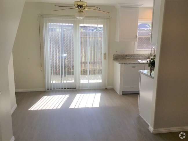 Breakfast Nook - 631 S Glassell St Rental