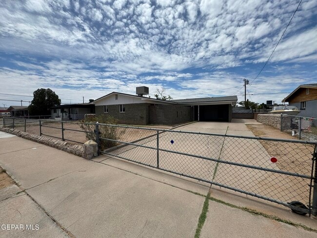 5704 Miami Ct