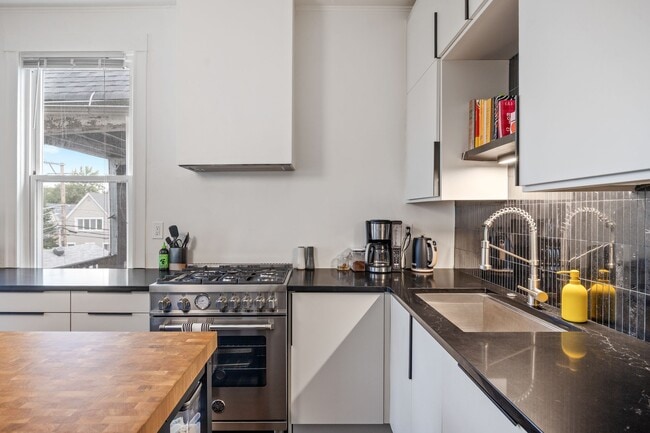 Building Photo - 1832 N Central Park Ave Unit 3 Rental