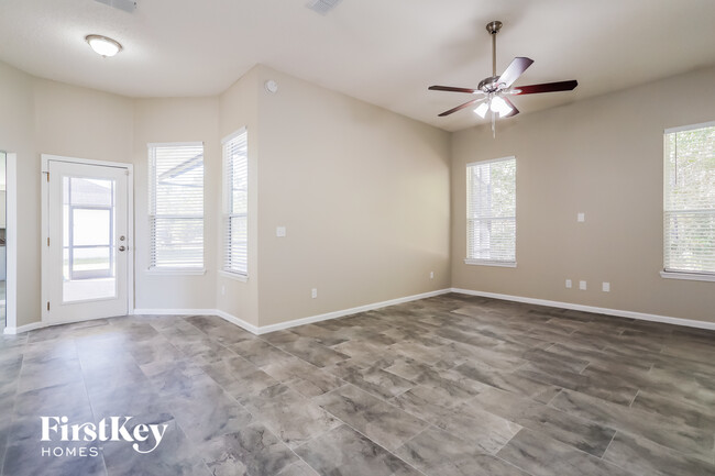 Photo - 9241 Hawks Run Ln