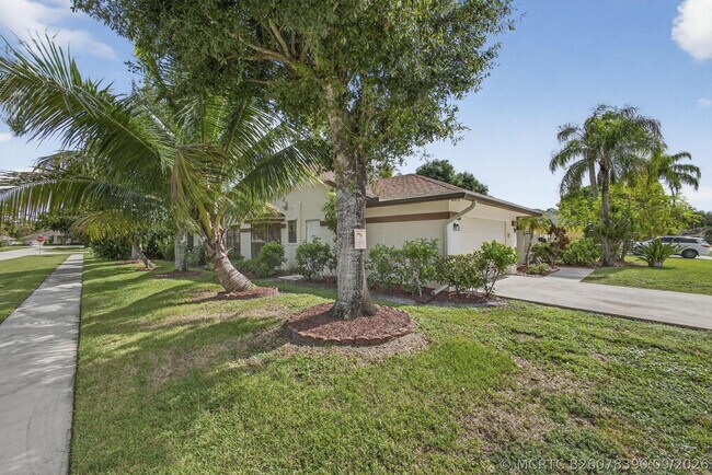 798 Blueberry Dr