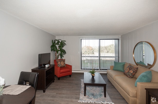 2BR, 2BA - 1000 SF