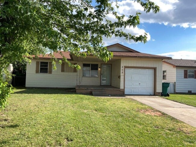 Building Photo - New paint, 3 bed 1 bath 1 car in SE Okc!