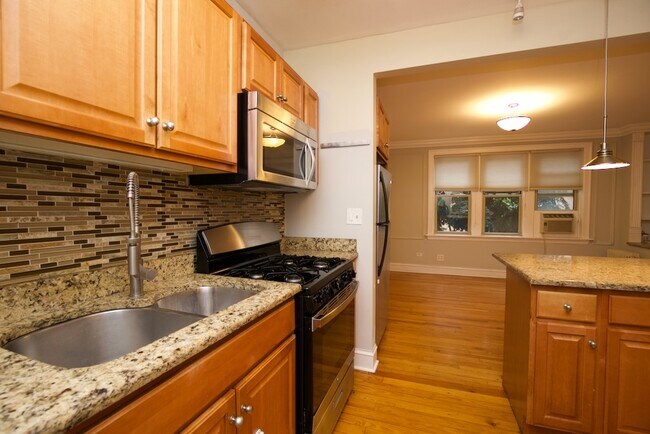 Photo - 519 W Surf St Unit J05W