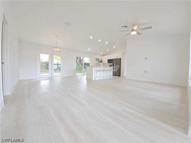 Photo - 687 Grove Dr