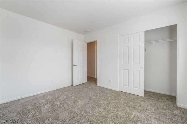 Building Photo - 5986 Azzura Palms Ave