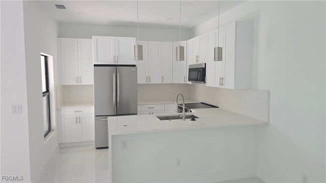Building Photo - 4331 NE 11th Ave Rental