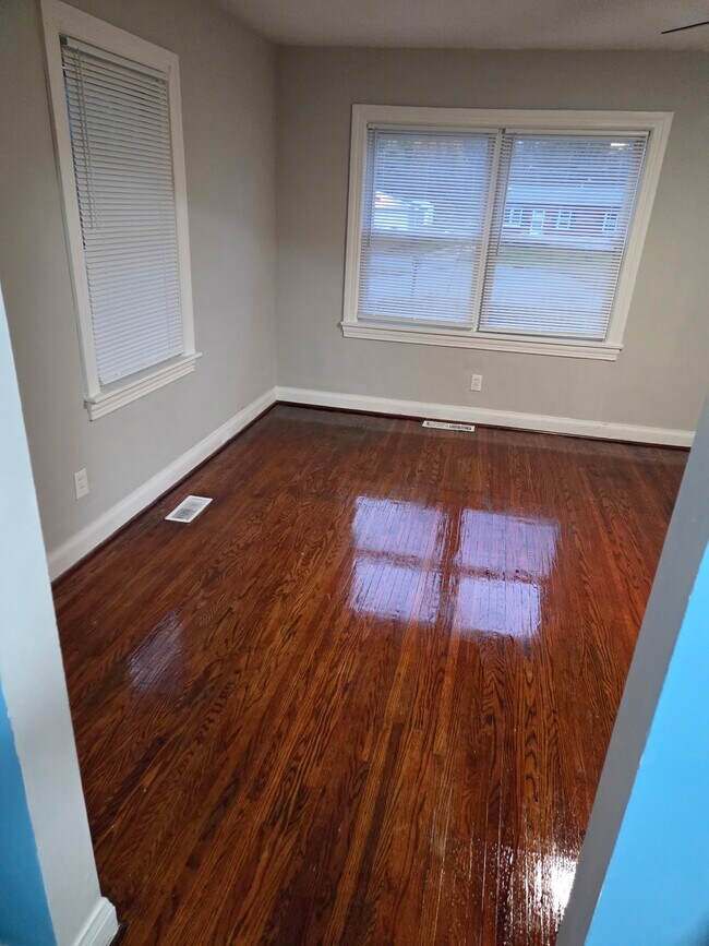 Photo - 4879 Charlotte Dr