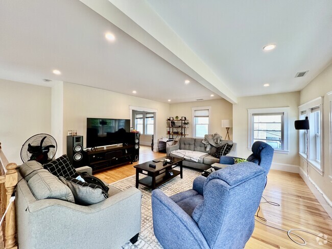 Building Photo - 70 Edenfield Ave Unit 2 Rental