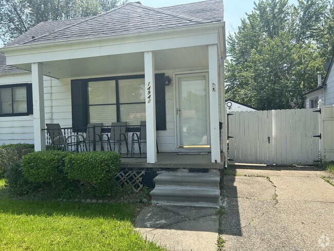 Building Photo - 14948 Chesterfield Ave Rental