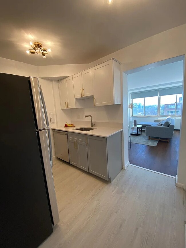 Photo - 922 24th St NW Unit 811
