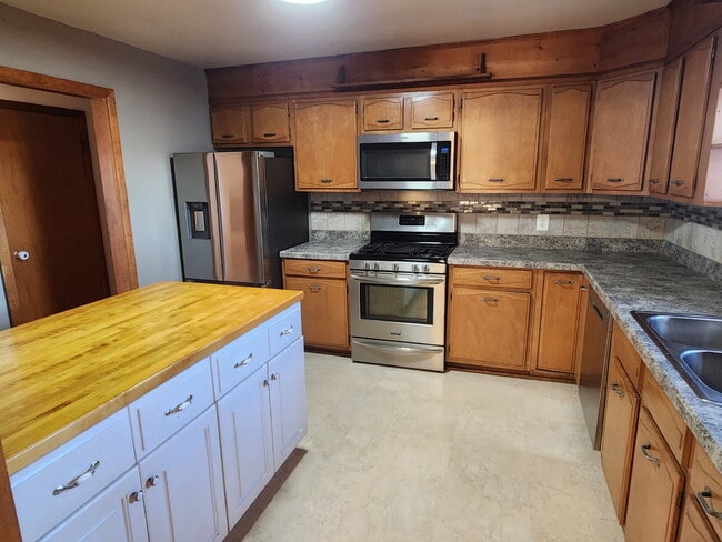 Photo - 9839 Lees Mill Rd