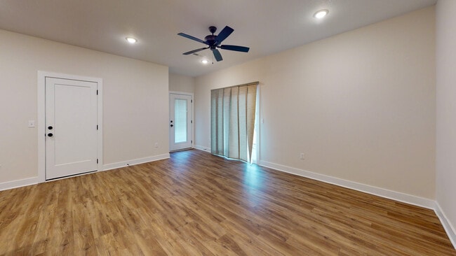 Photo - 414 W Roger St