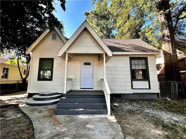 Lovely 4 Bedroom 1 Bathroom House in Mobile - Lovely 4 Bedroom 1 Bathroom House in Mobile