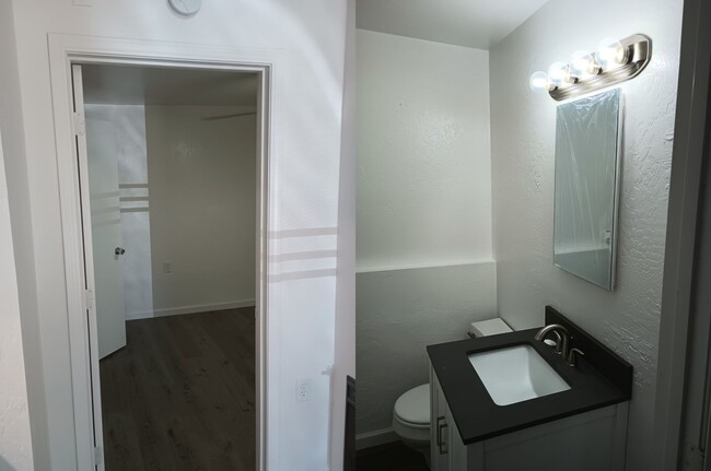 1403 N Woodland Dr Unit B