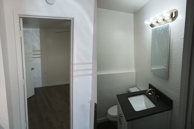 Photo - Cozy One Bedroom Apartment Unidad B